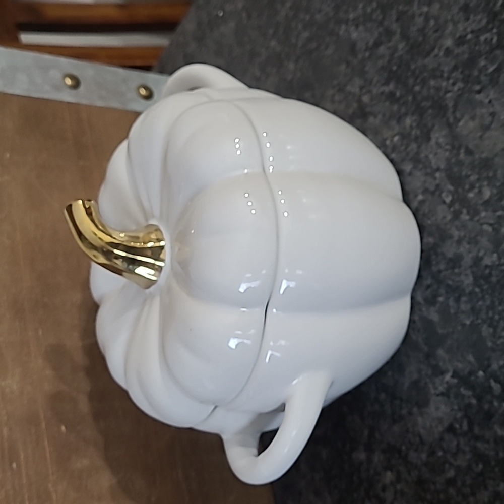 White Ceramic "Pumpkin" Shaped .8 Quart Dip/Soup Dish with Lid - Picture 6 of 13
